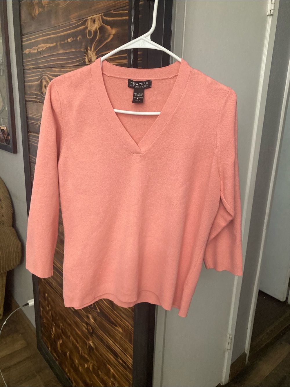 New York & Company Women's V-Neck Sweater Size Large